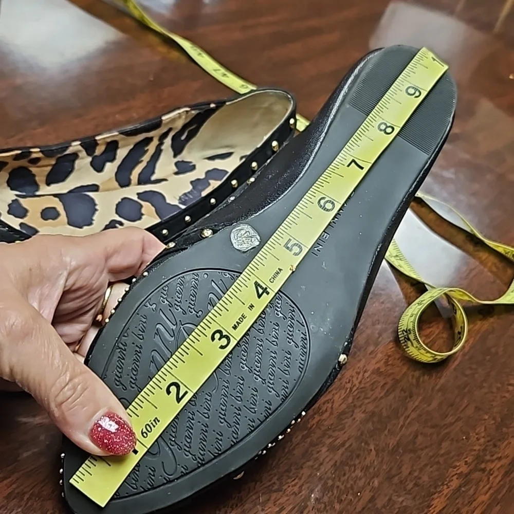 Gianni Bini Thea001 Black & Gold Studded Flats 8m In Original Box Faux Leather